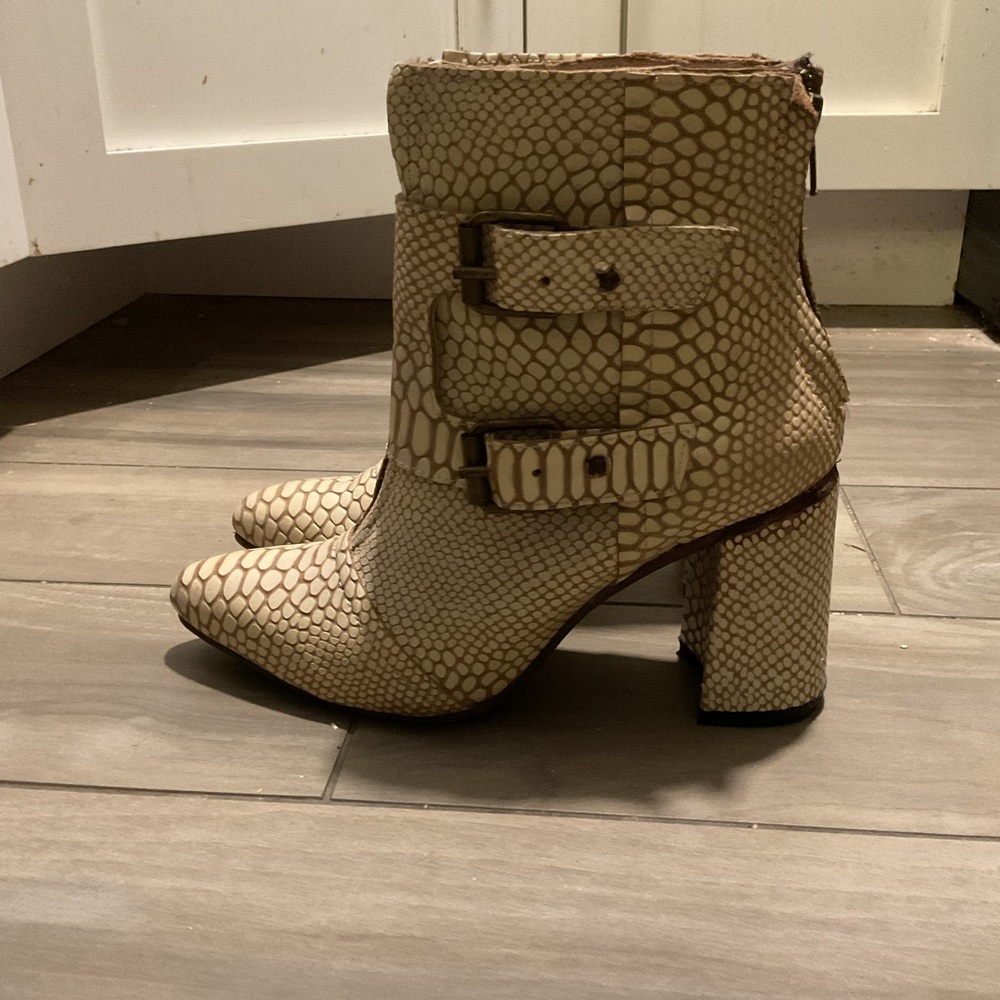 Freebird Joey White Snake Leather Ankle Booties Boots Shoes Western sz 10 - Picture 9 of 13